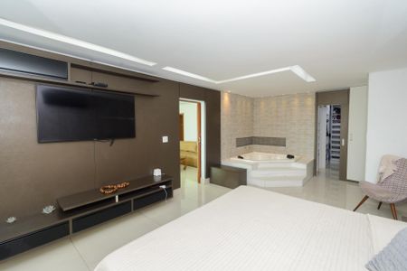 Casa à venda com 392m², 4 quartos e 8 vagasSuíte 4