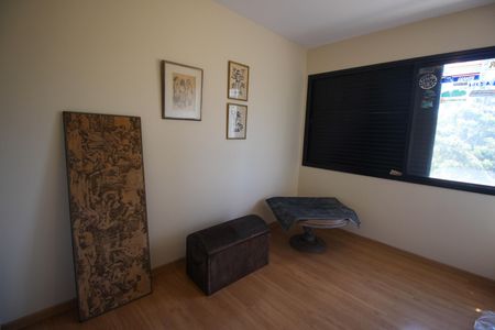 Apartamento à venda com 185m², 4 quartos e 3 vagasQuarto 2