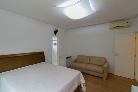 Casa para alugar com 350m², 4 quartos e 4 vagas Casa para alugar com 350m², 4 quartos e 4 vagasSuíte 2