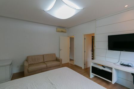 Casa para alugar com 350m², 4 quartos e 4 vagas Casa para alugar com 350m², 4 quartos e 4 vagasSuíte 2