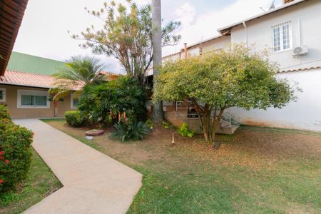 Casa para alugar com 350m², 4 quartos e 4 vagas Casa para alugar com 350m², 4 quartos e 4 vagasÁrea Externa