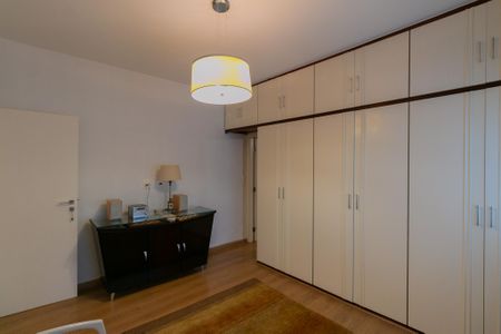 Casa para alugar com 350m², 4 quartos e 4 vagas Casa para alugar com 350m², 4 quartos e 4 vagasQuarto