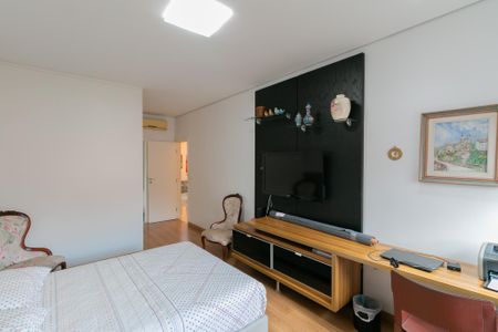 Casa para alugar com 350m², 4 quartos e 4 vagas Casa para alugar com 350m², 4 quartos e 4 vagasSuíte 1