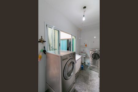 Casa para alugar com 350m², 4 quartos e 4 vagas Casa para alugar com 350m², 4 quartos e 4 vagasÁrea de Serviço