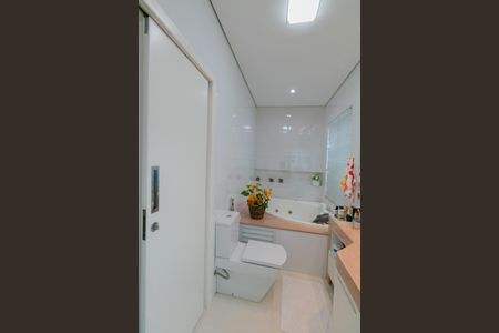 Casa para alugar com 350m², 4 quartos e 4 vagas Casa para alugar com 350m², 4 quartos e 4 vagasBanheiro da Suíte 2