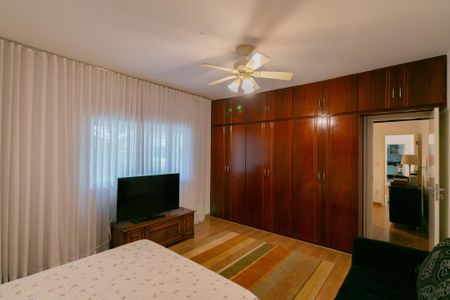 Casa para alugar com 350m², 4 quartos e 4 vagas Casa para alugar com 350m², 4 quartos e 4 vagasSuíte 3