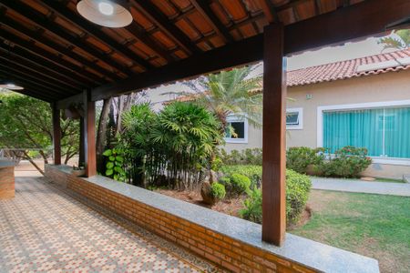 Casa para alugar com 350m², 4 quartos e 4 vagas Casa para alugar com 350m², 4 quartos e 4 vagasÁrea Externa