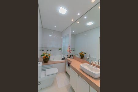 Casa para alugar com 350m², 4 quartos e 4 vagas Casa para alugar com 350m², 4 quartos e 4 vagasBanheiro da Suíte 2