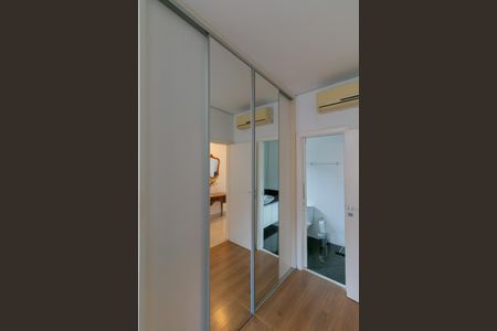 Casa para alugar com 350m², 4 quartos e 4 vagas Casa para alugar com 350m², 4 quartos e 4 vagasSuíte 1