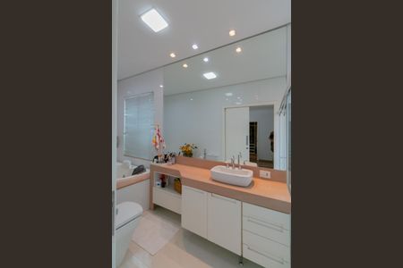 Casa para alugar com 350m², 4 quartos e 4 vagas Casa para alugar com 350m², 4 quartos e 4 vagasBanheiro da Suíte 2