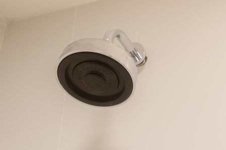 Banheiro de kitnet/studio para alugar com 1 quarto, 24m² em Vila Cordeiro, São Paulo