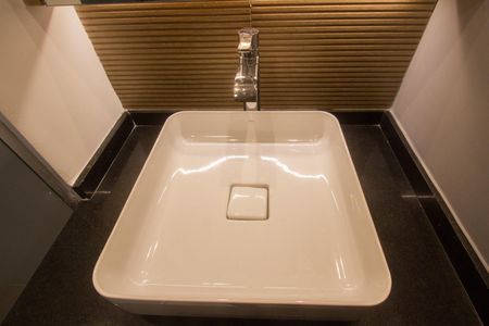 Banheiro de kitnet/studio para alugar com 1 quarto, 24m² em Vila Cordeiro, São Paulo