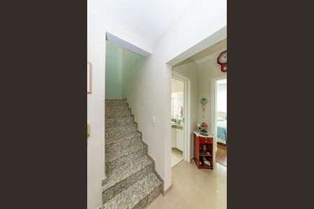 Apartamento à venda com 133m², 2 quartos e 2 vagas Apartamento à venda com 133m², 2 quartos e 2 vagasEscada