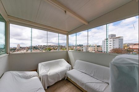 Apartamento à venda com 133m², 2 quartos e 2 vagas Apartamento à venda com 133m², 2 quartos e 2 vagasVaranda