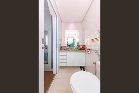 Apartamento à venda com 133m², 2 quartos e 2 vagas Apartamento à venda com 133m², 2 quartos e 2 vagasBanheiro da Suíte