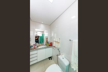 Apartamento à venda com 133m², 2 quartos e 2 vagas Apartamento à venda com 133m², 2 quartos e 2 vagasBanheiro da Suíte