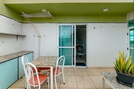 Apartamento à venda com 133m², 2 quartos e 2 vagas Apartamento à venda com 133m², 2 quartos e 2 vagasVaranda