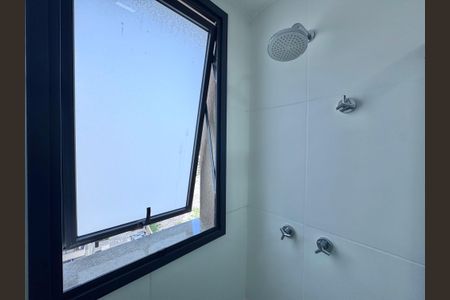 Apartamento à venda com 80m², 2 quartos e 1 vagaSuíte - Banheiro