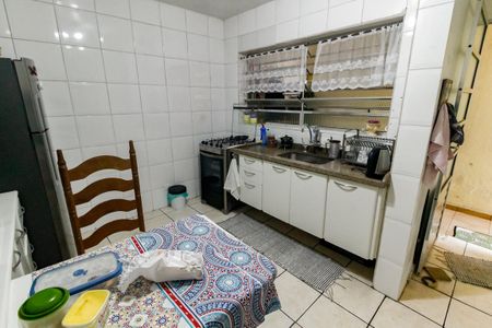 Casa para alugar com 110m², 3 quartos e 2 vagasCozinha 