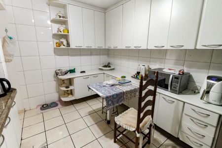 Casa para alugar com 110m², 3 quartos e 2 vagasCozinha 