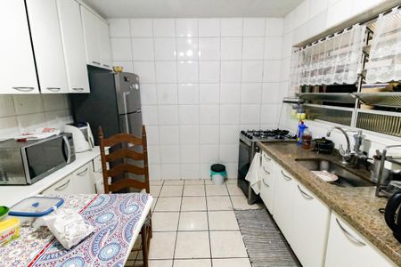 Casa para alugar com 110m², 3 quartos e 2 vagasCozinha 
