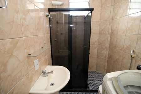 Banheiro de apartamento à venda com 1 quarto, 65m² em Olaria, Rio de Janeiro