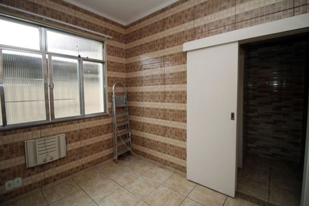 Quarto de apartamento à venda com 1 quarto, 65m² em Olaria, Rio de Janeiro