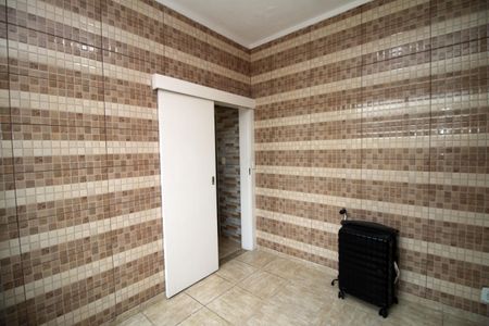 Quarto de apartamento à venda com 1 quarto, 65m² em Olaria, Rio de Janeiro