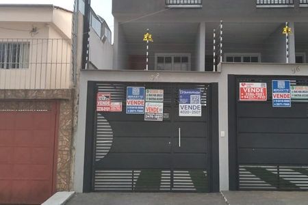 Casa à venda com 120m², 3 quartos e 2 vagas Casa à venda com 120m², 3 quartos e 2 vagasFachada