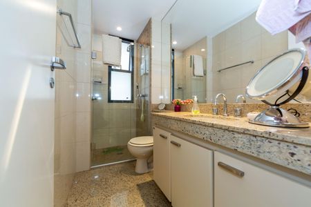 Apartamento à venda com 136m², 4 quartos e 3 vagasBanheiro Social 1