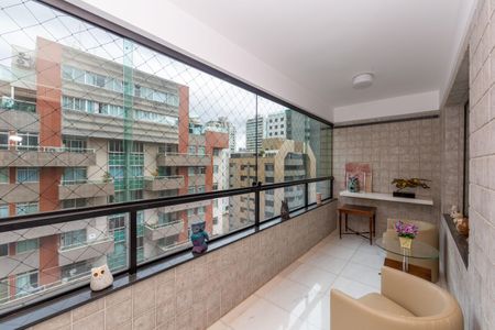 Apartamento à venda com 136m², 4 quartos e 3 vagasVaranda