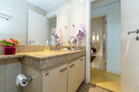 Apartamento à venda com 136m², 4 quartos e 3 vagasBanheiro Social 1