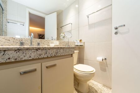 Apartamento à venda com 136m², 4 quartos e 3 vagasBanheiro Social 2