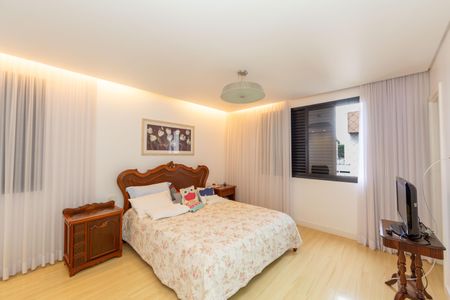 Apartamento à venda com 136m², 4 quartos e 3 vagasQuarto 3