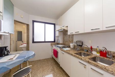 Apartamento à venda com 136m², 4 quartos e 3 vagasCozinha