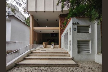 Apartamento à venda com 136m², 4 quartos e 1 vagaFachada e portaria