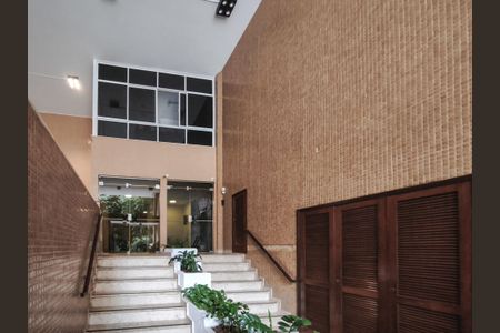 Apartamento à venda com 136m², 4 quartos e 1 vagaFachada e portaria