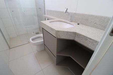 Apartamento para alugar com 137m², 3 quartos e 2 vagasBanheiro do Quarto 2
