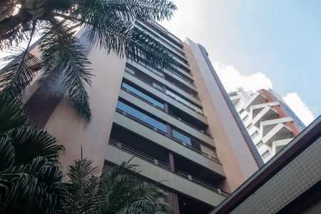 Apartamento à venda com 120m², 3 quartos e 2 vagas Apartamento à venda com 120m², 3 quartos e 2 vagasFachada