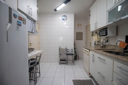 Apartamento à venda com 120m², 3 quartos e 2 vagas Apartamento à venda com 120m², 3 quartos e 2 vagasCozinha