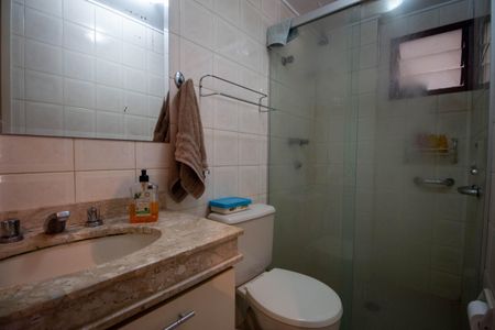 Apartamento à venda com 120m², 3 quartos e 2 vagas Apartamento à venda com 120m², 3 quartos e 2 vagasBanheiro da Suíte