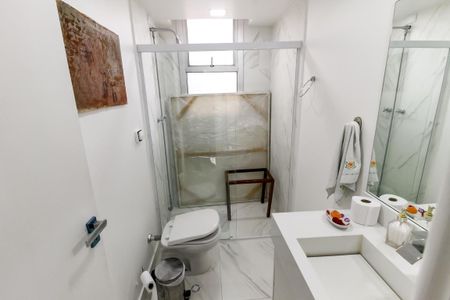 Apartamento à venda com 160m², 3 quartos e 2 vagas Apartamento à venda com 160m², 3 quartos e 2 vagasBanheiro Corredor