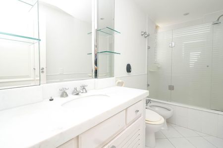 Apartamento para alugar com 626m², 4 quartos e 3 vagasBanheiro do Quarto 3