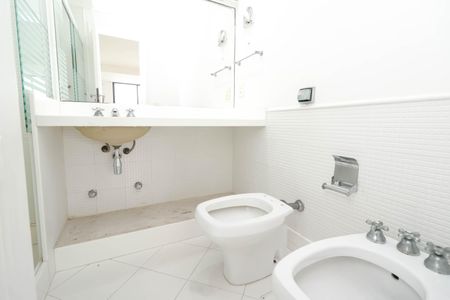 Apartamento para alugar com 626m², 4 quartos e 3 vagasBanheiro do Quarto 2