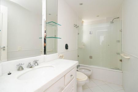 Apartamento para alugar com 626m², 4 quartos e 3 vagasBanheiro do Quarto 3