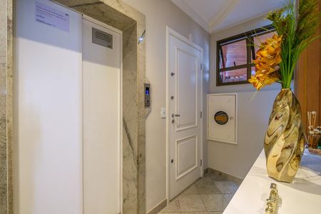 Apartamento à venda com 135m², 4 quartos e 3 vagas Apartamento à venda com 135m², 4 quartos e 3 vagasSala