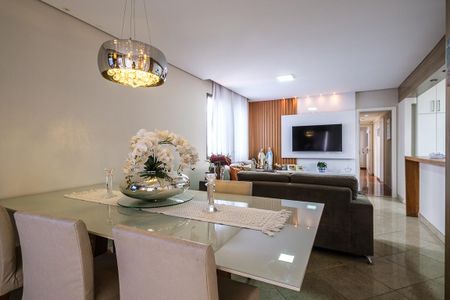 Apartamento à venda com 135m², 4 quartos e 3 vagas Apartamento à venda com 135m², 4 quartos e 3 vagasSala