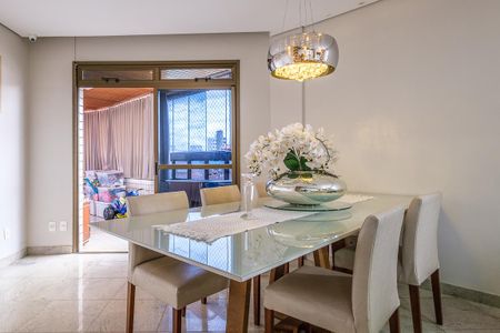 Apartamento à venda com 135m², 4 quartos e 3 vagas Apartamento à venda com 135m², 4 quartos e 3 vagasSala