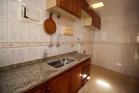 Casa à venda com 181m², 2 quartos e 2 vagasEdícula - Cozinha