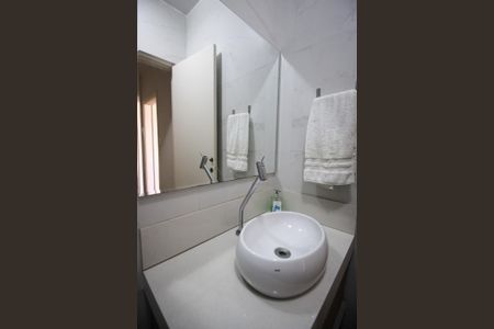 Casa à venda com 181m², 2 quartos e 2 vagasBanheiro Social